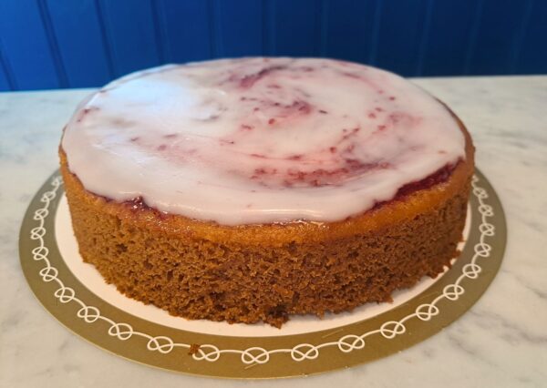 Glutenfri kaka med hallonglasyr